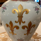 Chinese Export Armoral urn with lid