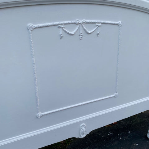 White Painted Full Size Curved Frame Bed with Side Rails /Slats
