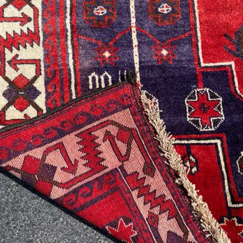 Red white and blue heriz rug 5'7" x 8'2"