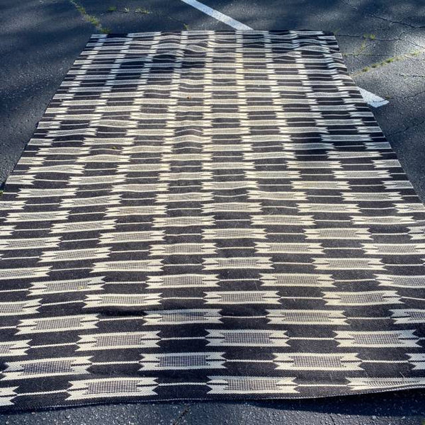 Jutland Black and White Arrow Woven Rug 6' x '9'