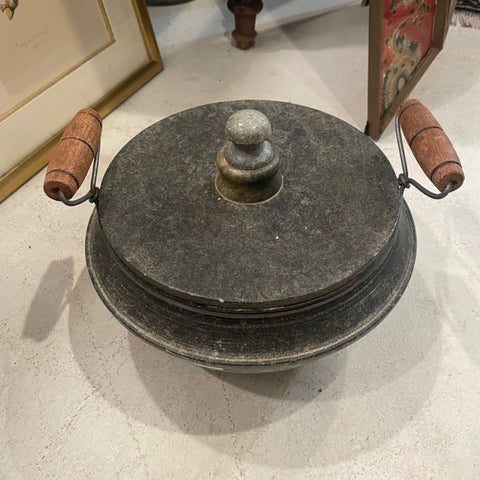 Early Brazilian pressure cooker soap stone