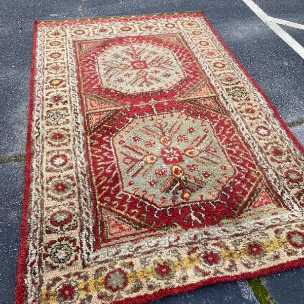 Red, Beige and Light Green Orta Shaggy Rug 5' x 8'