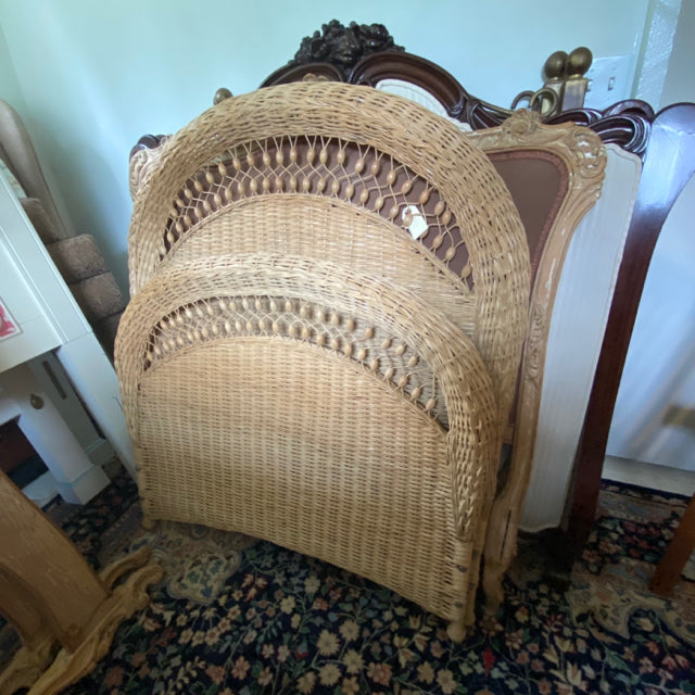 Twin wicker bed with side rails – Re Antiques