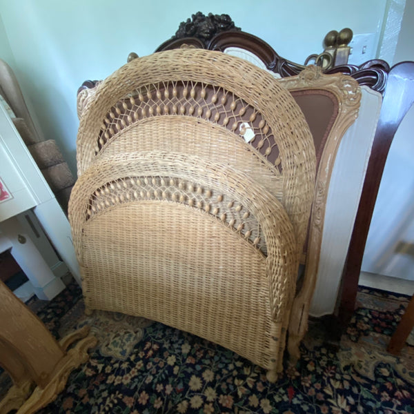 Twin wicker bed with side rails