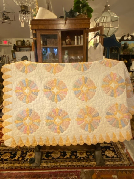 Vintage yellow flower quilt with scalloped edge 70" x 85"