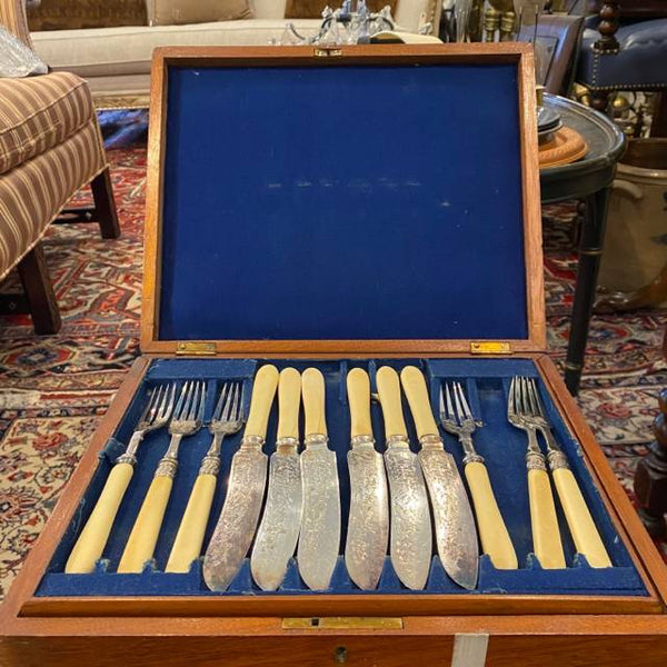 Silver Plated Fish Set in Wood Box, Set of 12 – Re Antiques