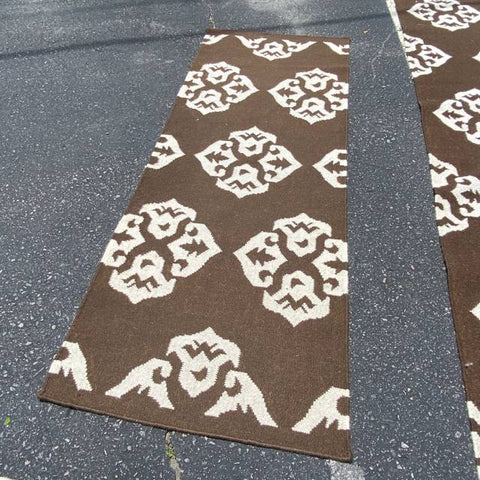 Brown and White Medallion Pattern Wool Runner 2'7" x 7'