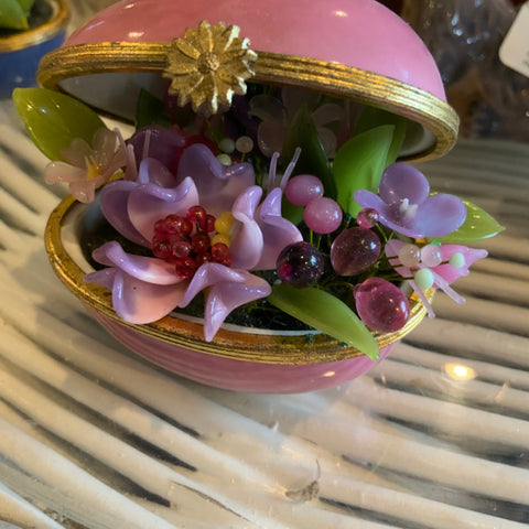Gorham egg box with flowers