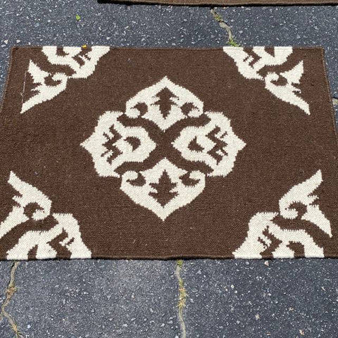Brown and White Medallion Pattern Wool Doormat 2' x 4'
